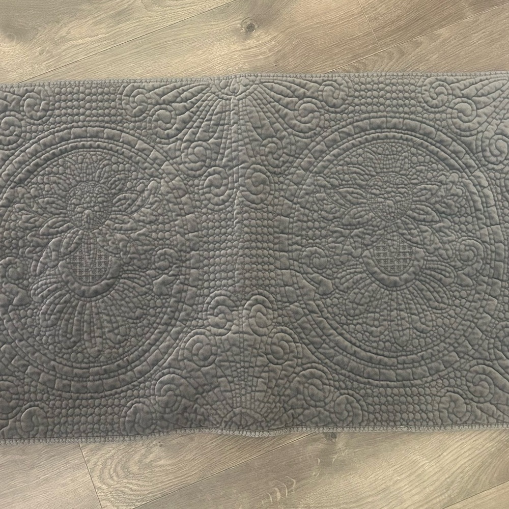 Pottery Barn velvet medallion king quilt gray - Picture 10 of 10